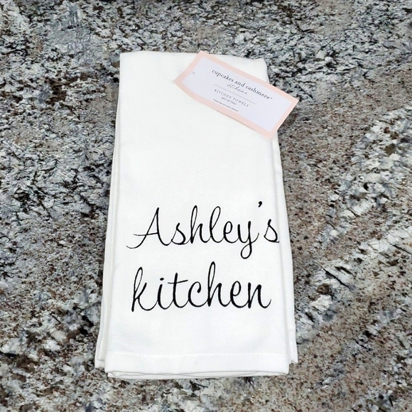 NWT Set of 2 tea towels